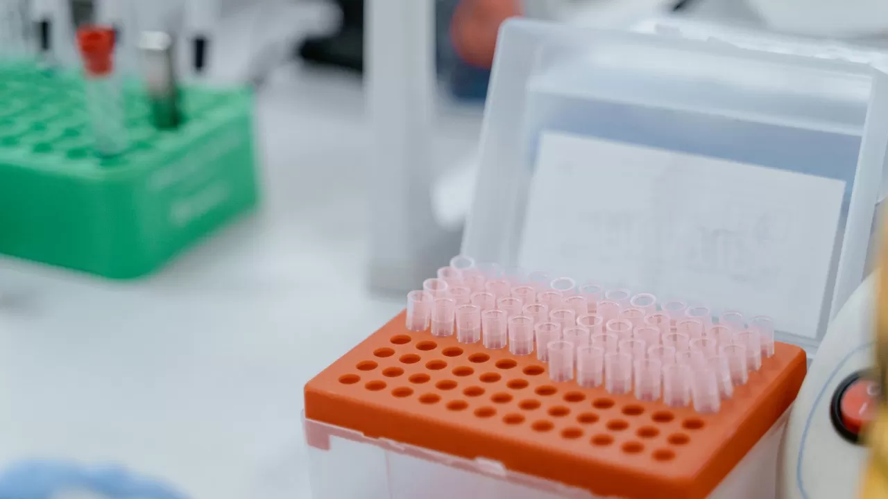 Who discovered peptide hormone